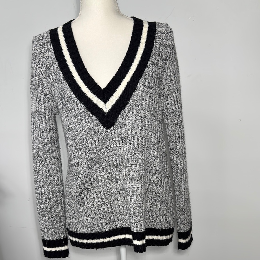 Freshman Women Gray Long Sleeve V Neck Pullover Marled Sweater Small Preppy Club